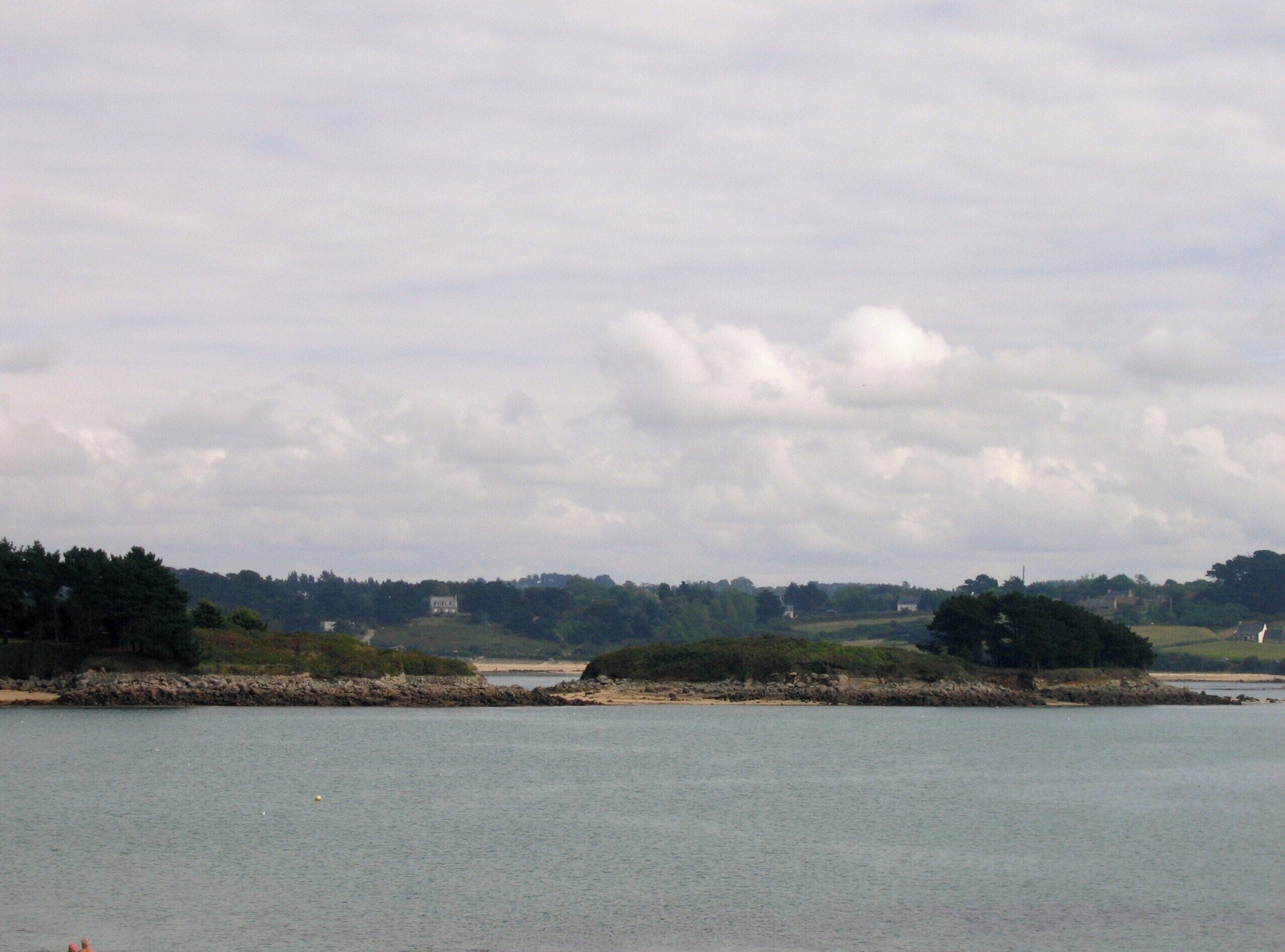L'île d'Aval vue de l' Île-Grande quartier de Pleumeur-Bodou dans les Côtes-d'Armor Bretagne