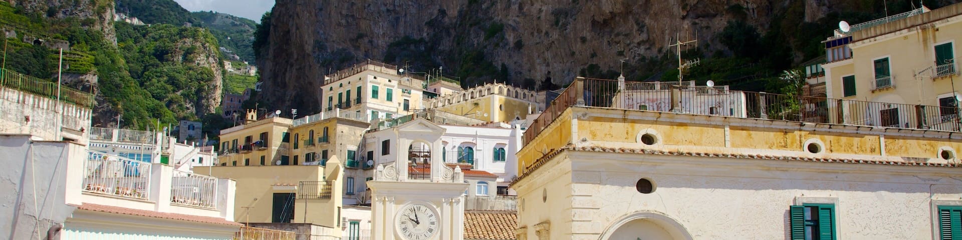 Atrani featuring a city