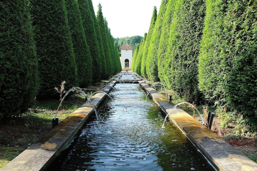 Mondo Verde Theme Park with Gardens of different countries like Spain, England, Austria and Portugal, Japan a Must for likers of nature or gardens all kind. A wonderful place with children all ages also take your Grandparents !
http://www.wereldtuinenmondoverde.nl/nl/dierenplaza/