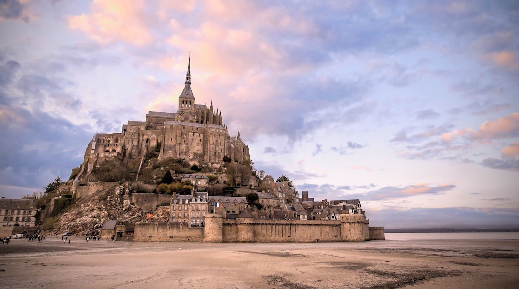 Mont St. Michel... From 966 onwards, the dukes of Normandy, followed by French kings, supported the development of this major Benedictine abbey on the Mont-Saint-Michel
This was also the inspiration for Minas Tirith in the Lord of the Rings, Return of the King...