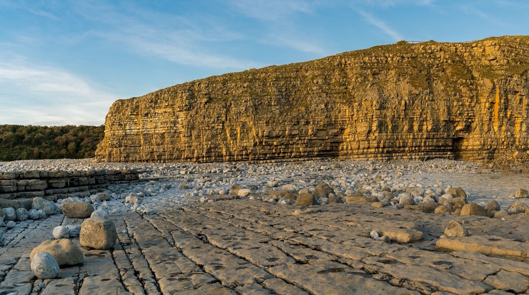The stones and cliffs of Llantwit Major Beach in the evening sun, South Glamorgan, Wales, UK