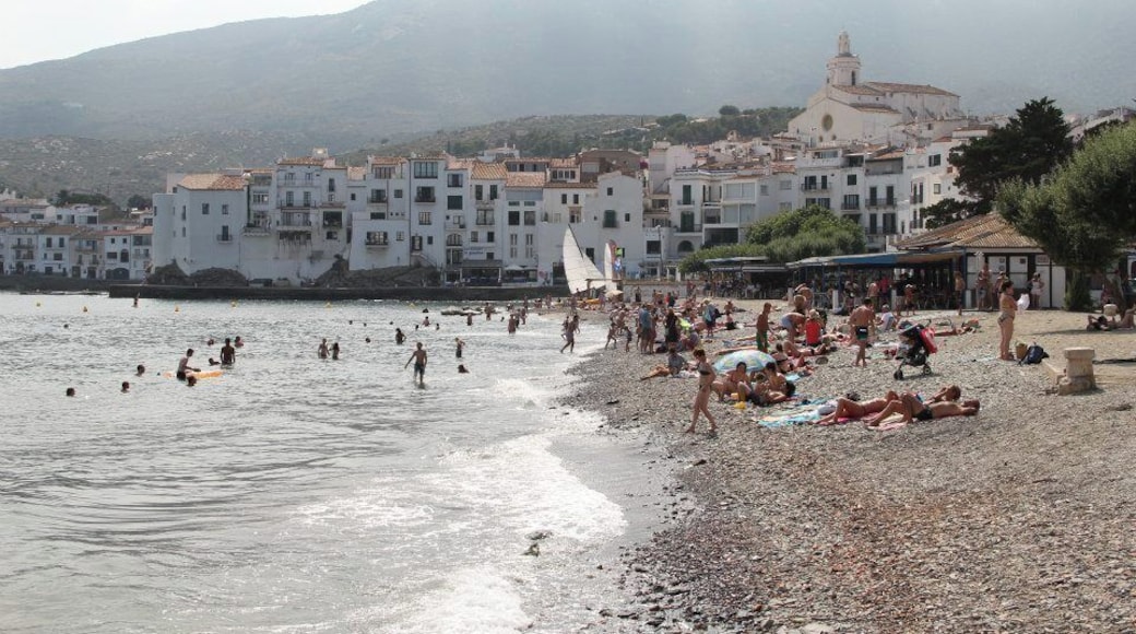0_Beach-in-Cadaques_Spain