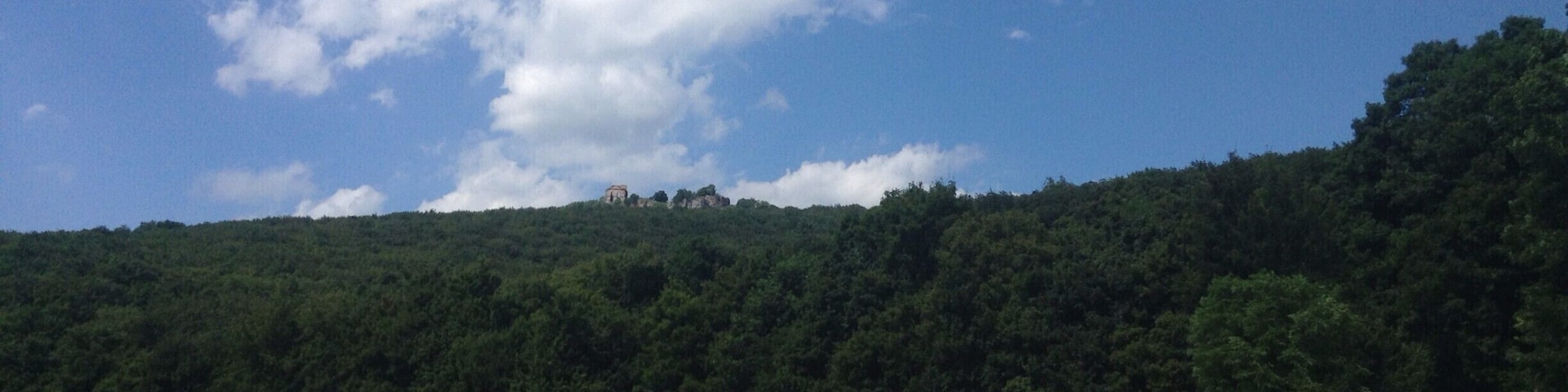 This medieval castle was built in the 13th century, was rebuilt having been destroyed by fire during the 18th century, and has been in ruins since demolished by Napoleonâs Army in 1809. Whilst only some of the masonry remains today, itâs a popular destination or stop for hikers.
#malekarpaty