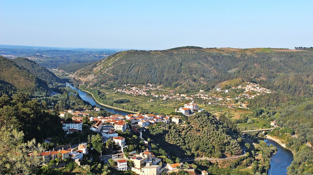 Vista sobre Penacova do Penedo de Castro.