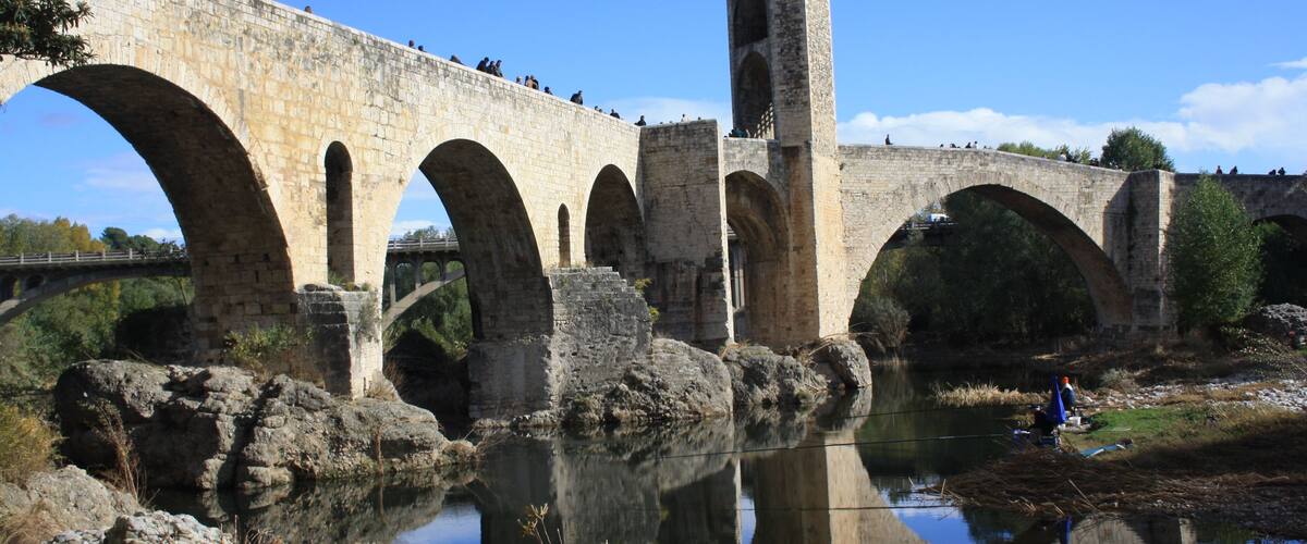 Pont Medieval (BesalĂș)