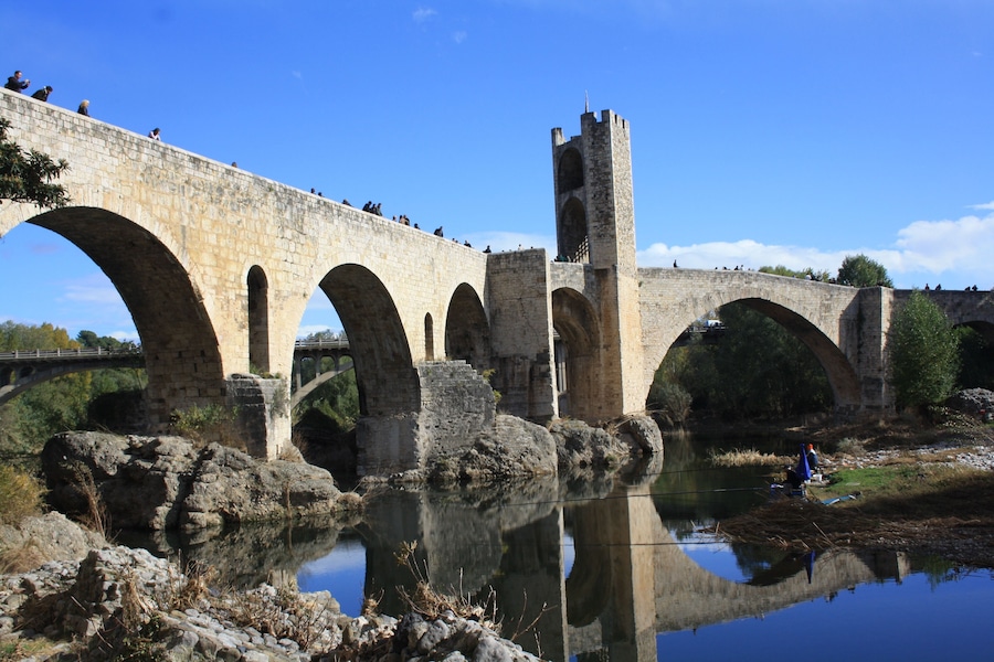 Pont Medieval (BesalĂș)