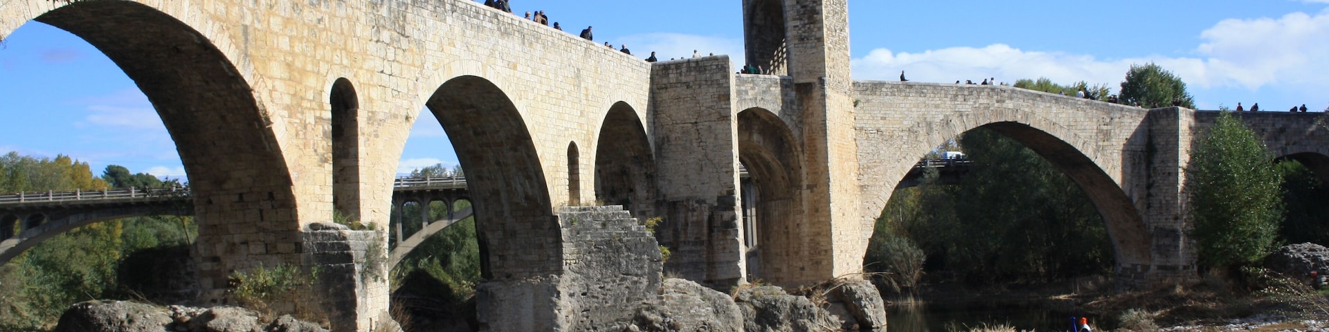 Pont Medieval (BesalĂș)