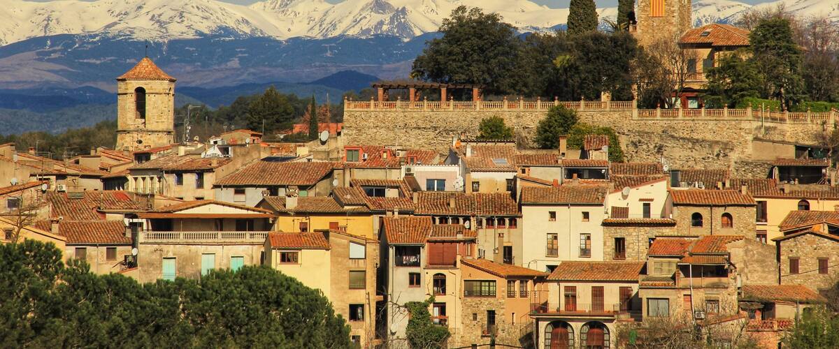 To capture one of the best views of the medieval city of Besalú, backed by the snow-capped Pyrenees, you'll need to walk slightly out of town.
From the tourist office, head across the car park in a southerly direction and take the road straight on that runs parallel to the river Fluvia. When you reach a t-junction, the right hand fork is signposted “camping,” but you’ll need to turn left. The tarmac road heads uphill. Keep following it until you reach a right hand turn that leads off into a field and towards a farmhouse. Around here is the brow of the hill and offers a stunning view down on to Besalú.
I’d recommend heading up here around 9 or 10am, in order to capture the city bathed in the early morning sunlight.
You can read more about Besalú here:
https://galloparoundtheglobe.com/things-to-see-and-do-in-besalu-catalonia/
#TroveOnTuesday