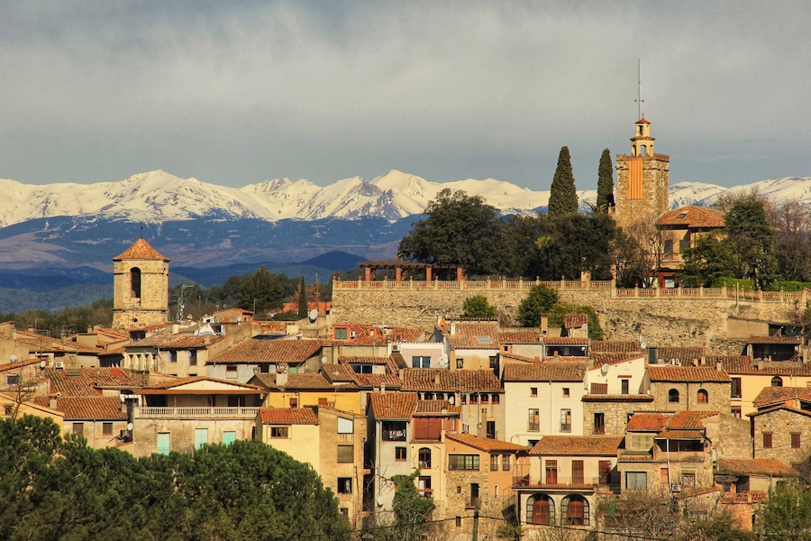 To capture one of the best views of the medieval city of Besalú, backed by the snow-capped Pyrenees, you'll need to walk slightly out of town.
From the tourist office, head across the car park in a southerly direction and take the road straight on that runs parallel to the river Fluvia. When you reach a t-junction, the right hand fork is signposted “camping,” but you’ll need to turn left. The tarmac road heads uphill. Keep following it until you reach a right hand turn that leads off into a field and towards a farmhouse. Around here is the brow of the hill and offers a stunning view down on to Besalú.
I’d recommend heading up here around 9 or 10am, in order to capture the city bathed in the early morning sunlight.
You can read more about Besalú here:
https://galloparoundtheglobe.com/things-to-see-and-do-in-besalu-catalonia/
#TroveOnTuesday