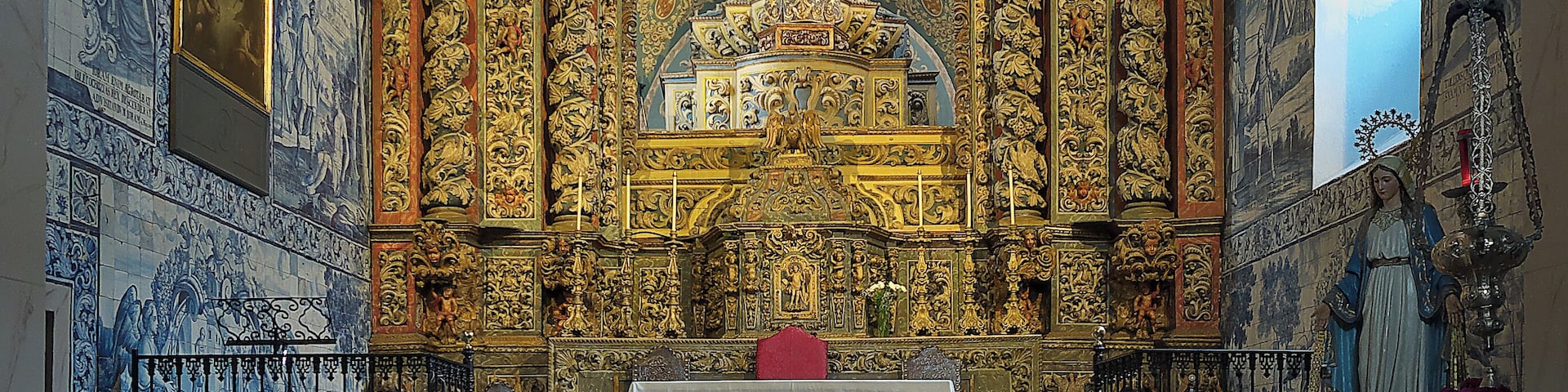 Santa Casa de Misericordia (1501). Retablo mayor de la Capilla del Espíritu Santo, principios del siglo XVIII.