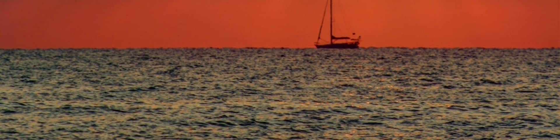 This was such a cute little town in the south of Spain, with a beautiful beach with sunrises definitely worth waking up for! The restaurants on the beach front are lovely with nice sea food! 🥘 😍
