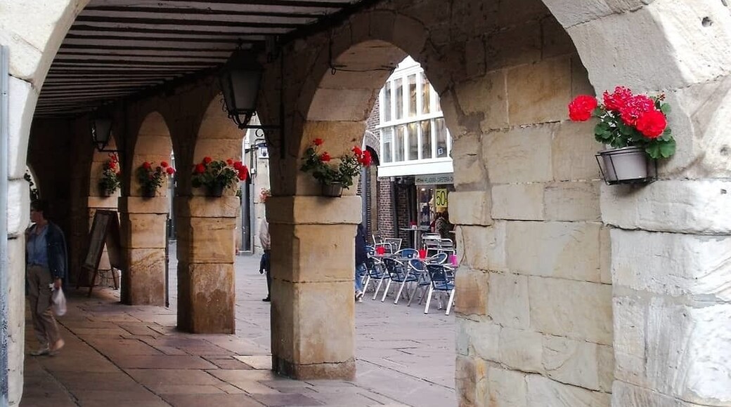Foto - agosto 2018 Cidade rodeada de belas montanhas e perto desta situa-se a nascente do rio Ebro