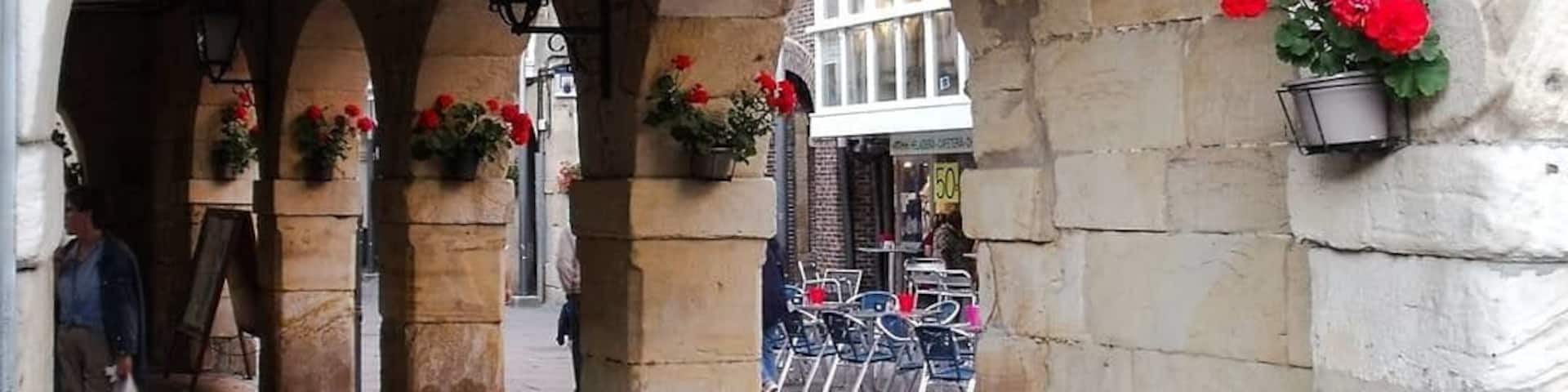 Foto - agosto 2018 Cidade rodeada de belas montanhas e perto desta situa-se a nascente do rio Ebro