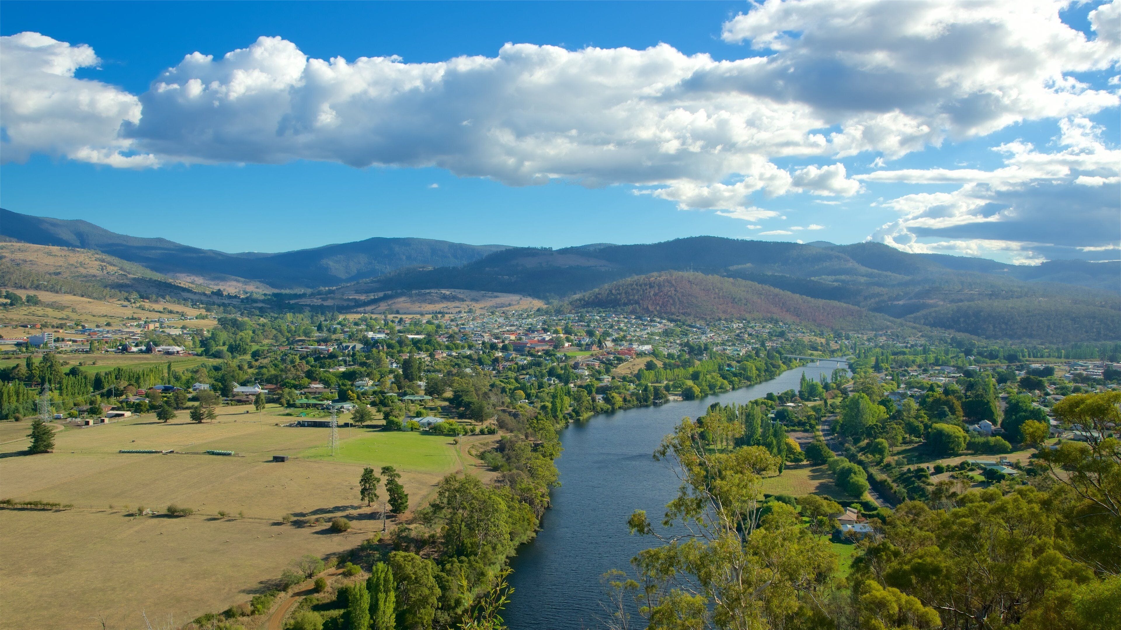 New Norfolk som inkluderar stillsam natur och en å eller flod