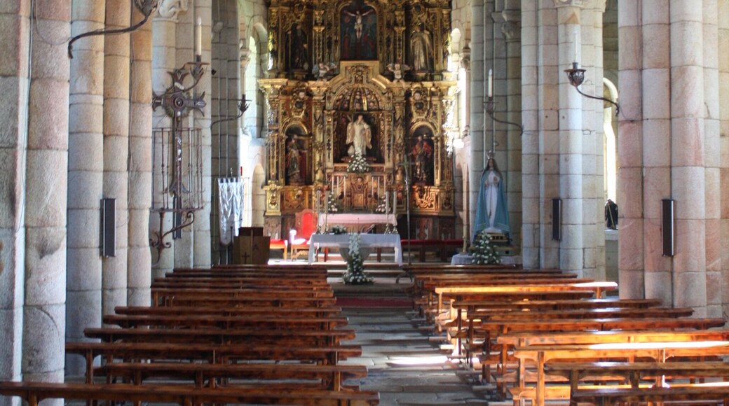 Nave maior do Mosteiro de Aciveiro.