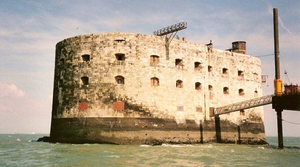 This building is indexed in the Base Mérimée, a database of architectural heritage maintained by the French Ministry of Culture, under the reference PA00104714 .