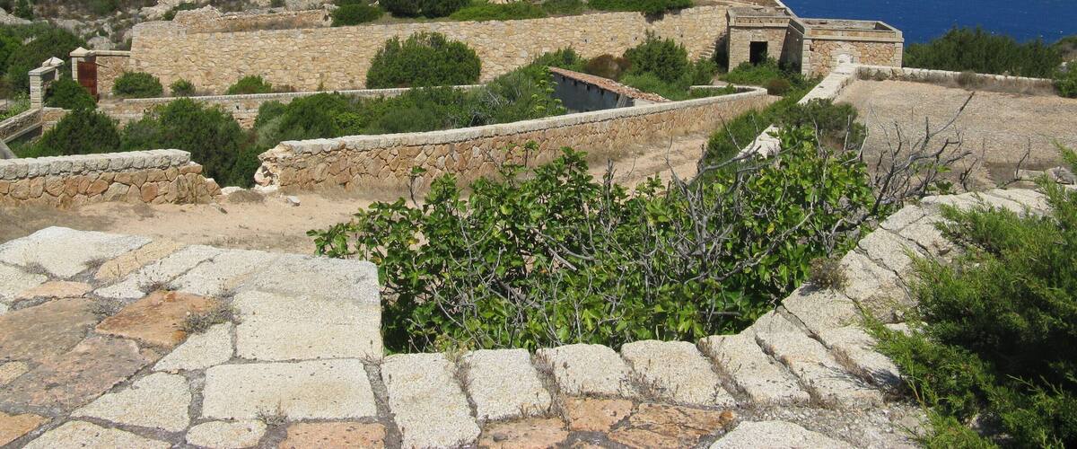 Capo d'Orso, dal vecchio fortino: panorama verso la Maddalena
