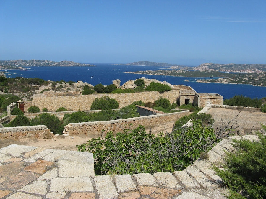 Capo d'Orso, dal vecchio fortino: panorama verso la Maddalena