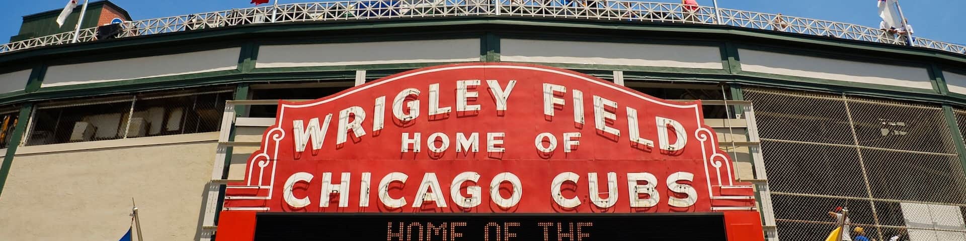 Wrigley Field Sports Stadium joka esittää kyltit