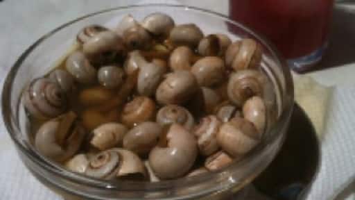 Lunching like a Sevillana in May:
Sopa de caracol y uno tinto de verano
Throw in some aceitunas and this would be my ideal last meal.