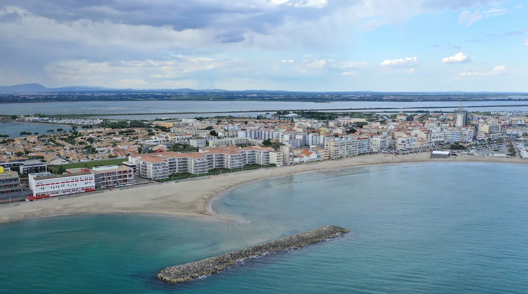 survol du port de Palavas-les-Flots près de Montpellier au bord de la mer méditerranée dans le sud de la France
