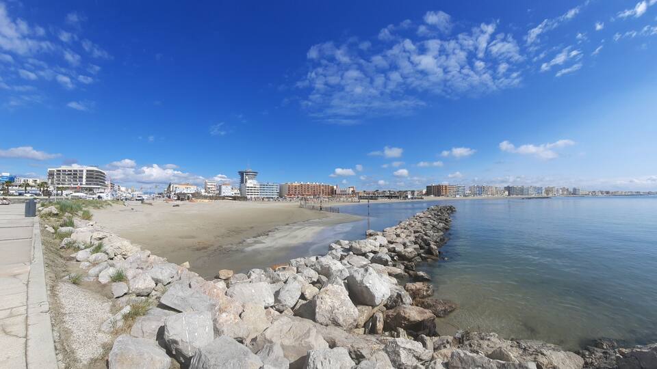 La grande plage de Palavas-les-Flots, ville située dans le département de l'Hérault en France