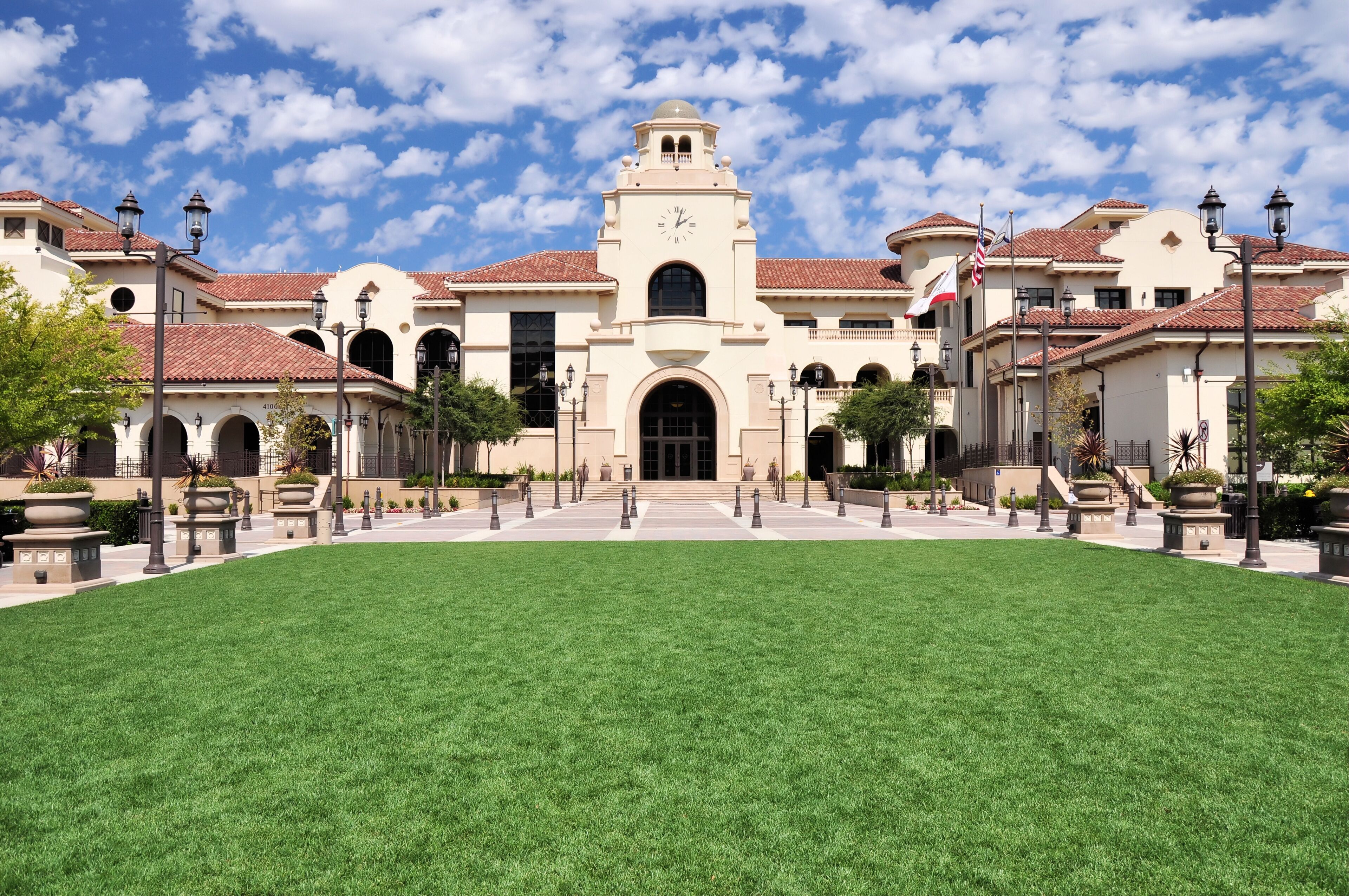 A green lawn frames this view of City Hall in Temecula, California.