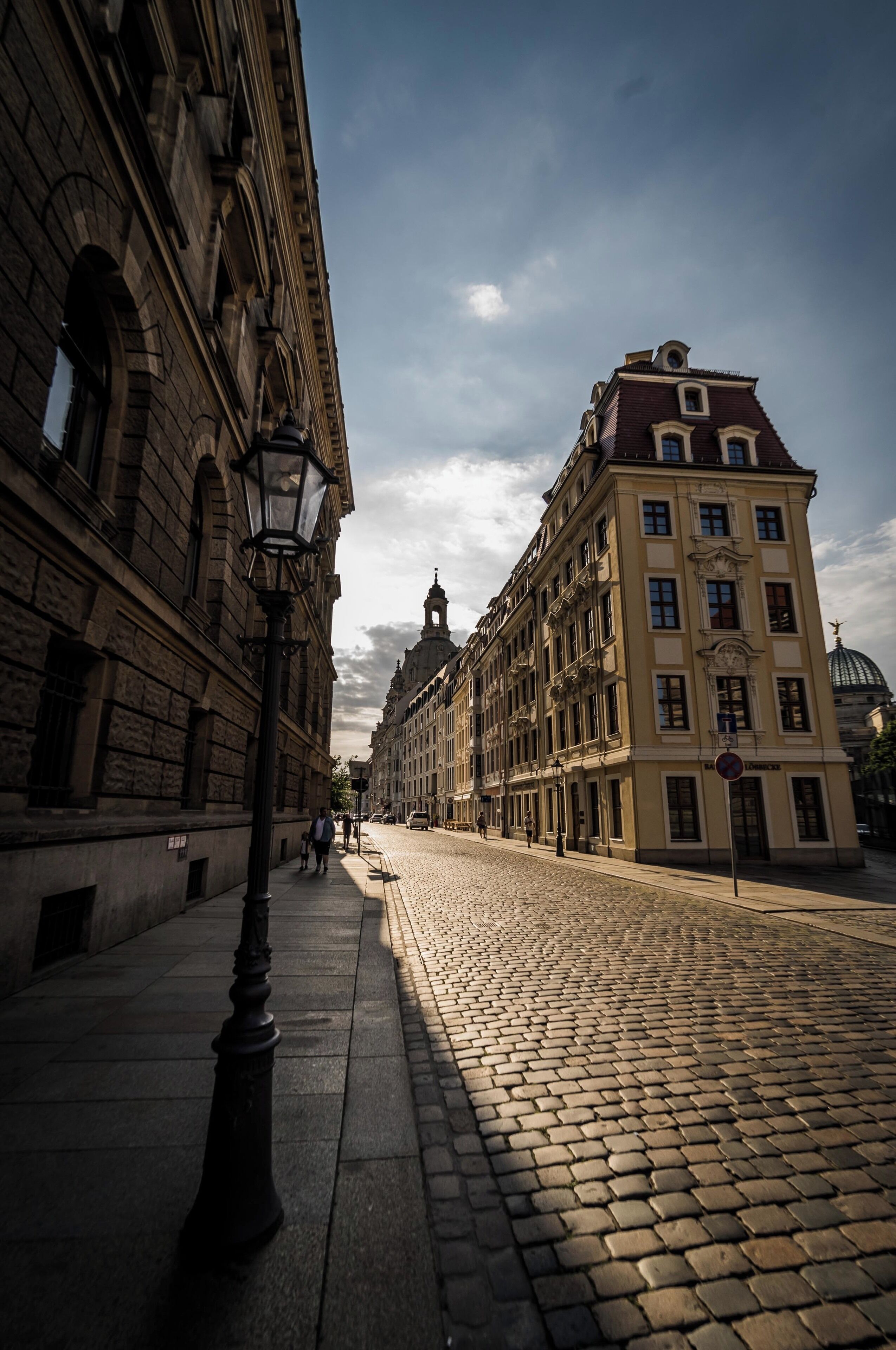 On the left bank of the Elbe is Dresden's historical centre with buildings from the Renaissance, the Baroque and the 19th century. 