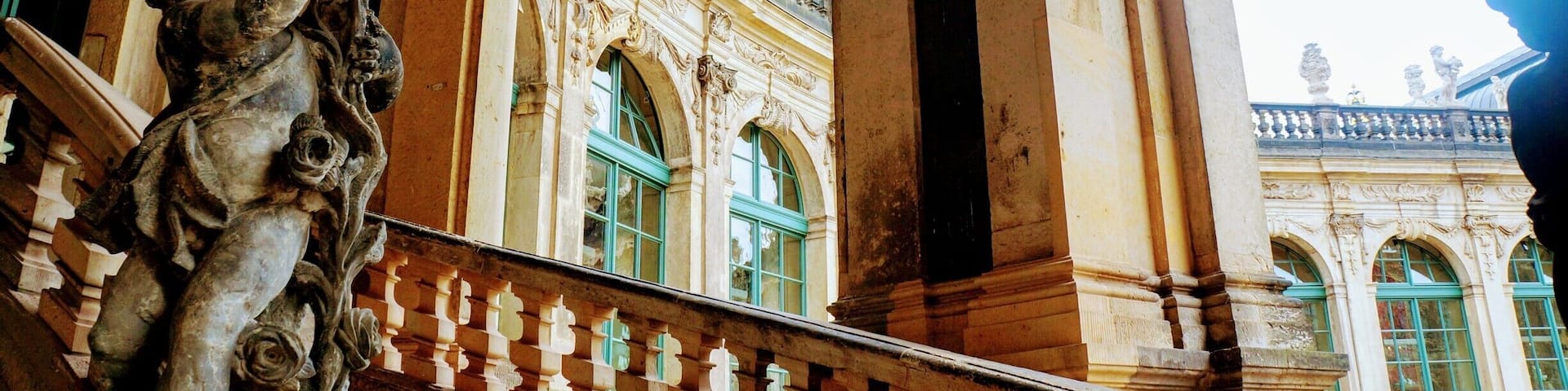 Only a stair, statue, a pillar and some windows. These lines however make my photograph the way i like it.
