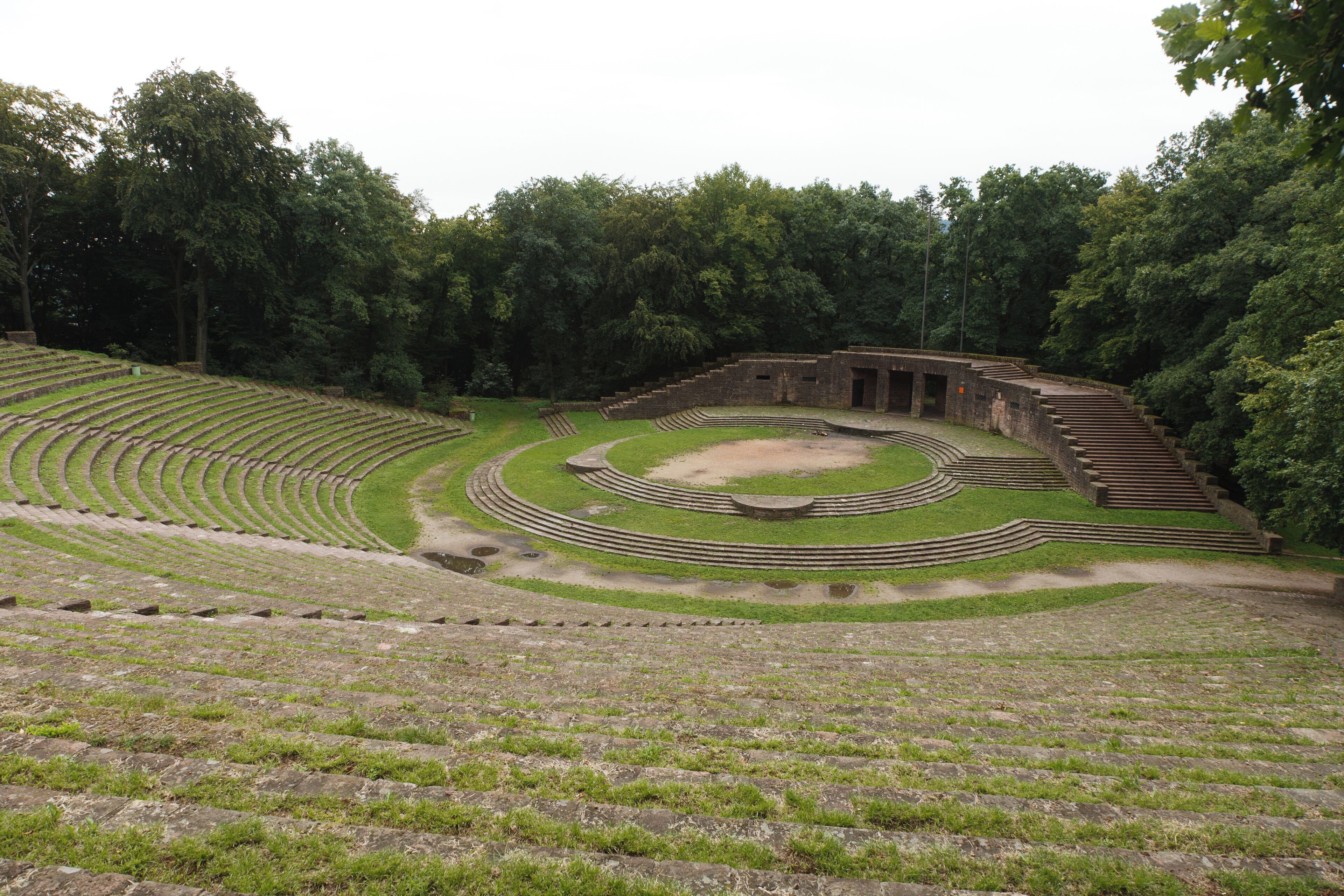 Thingstätte Heiligenberg, Blick auf die Bühne