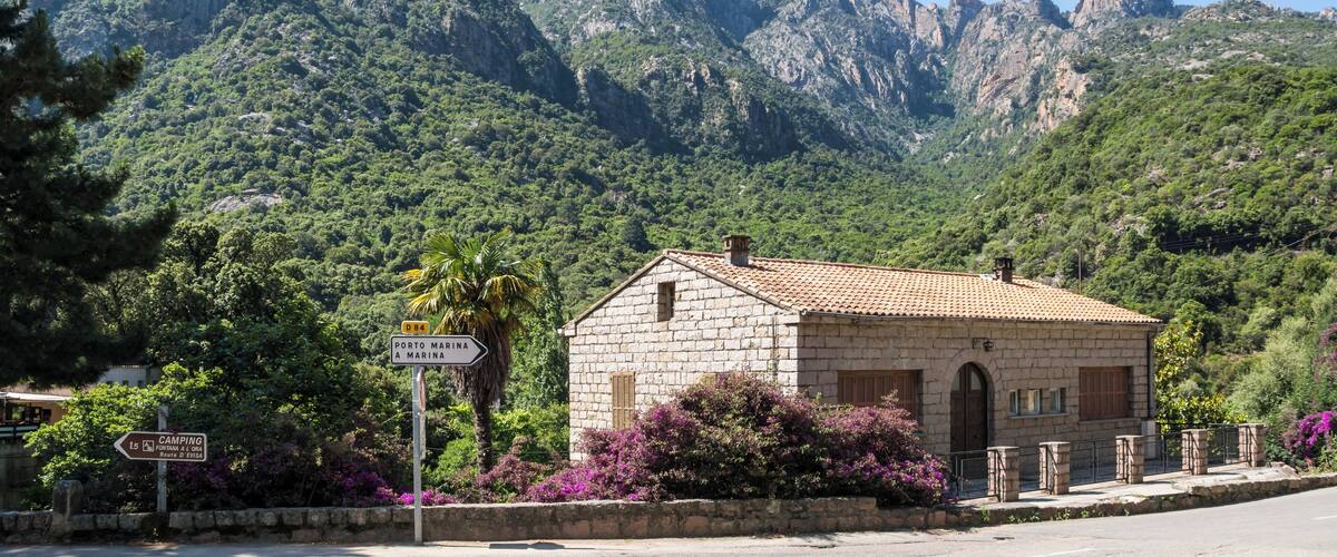 The rock formation of the Tre Signore can be seen from the village of Porto (Corsica). The highest peak has an elevation of 1146 meters abive sea level