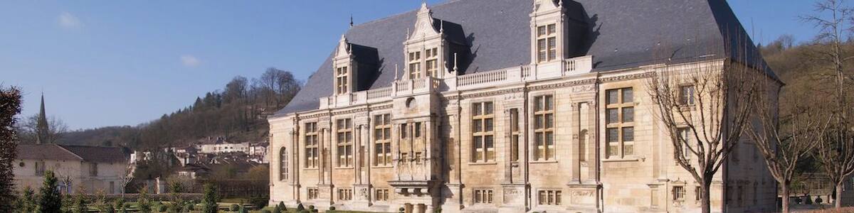 This building is indexed in the Base Mérimée, a database of architectural heritage maintained by the French Ministry of Culture, under the reference PA00079078 .