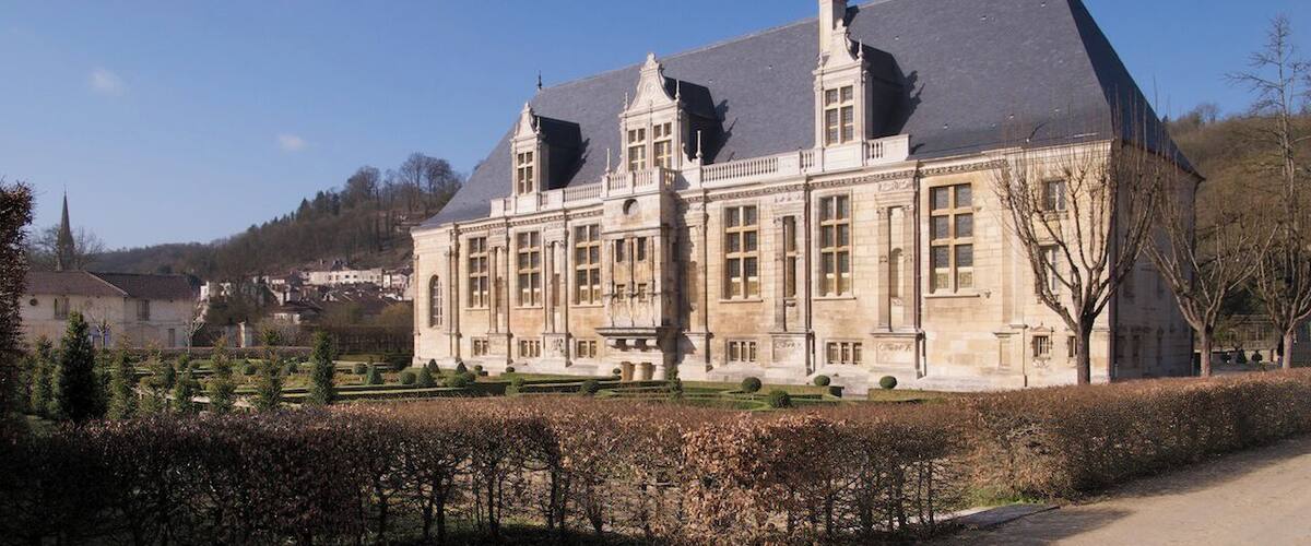 This building is indexed in the Base Mérimée, a database of architectural heritage maintained by the French Ministry of Culture, under the reference PA00079078 .