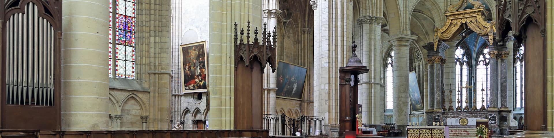ChĂąlons-en-Champagne (Marne department, France): interior of Saint Ătienne cathedral