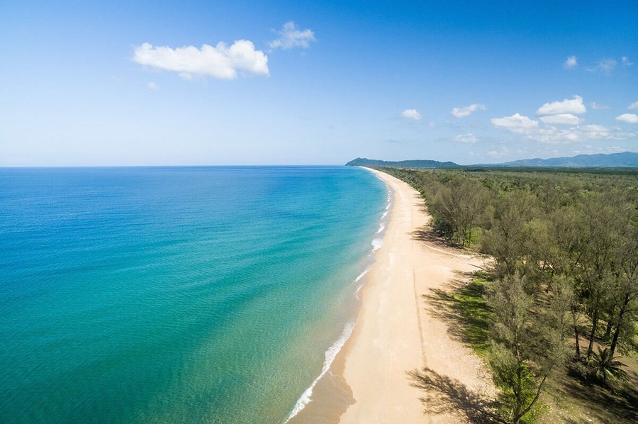 Khao Lampi-Hat Thai Mueang National Park is a true beach lovers paradise. Located north of Phuket Island, on mainland, it starts in Thai Muang Village and ends at Khao Nah Yak. About 20km of pristine, desert beach along the Andaman Sea awaits you there. #LifeAtExpedia