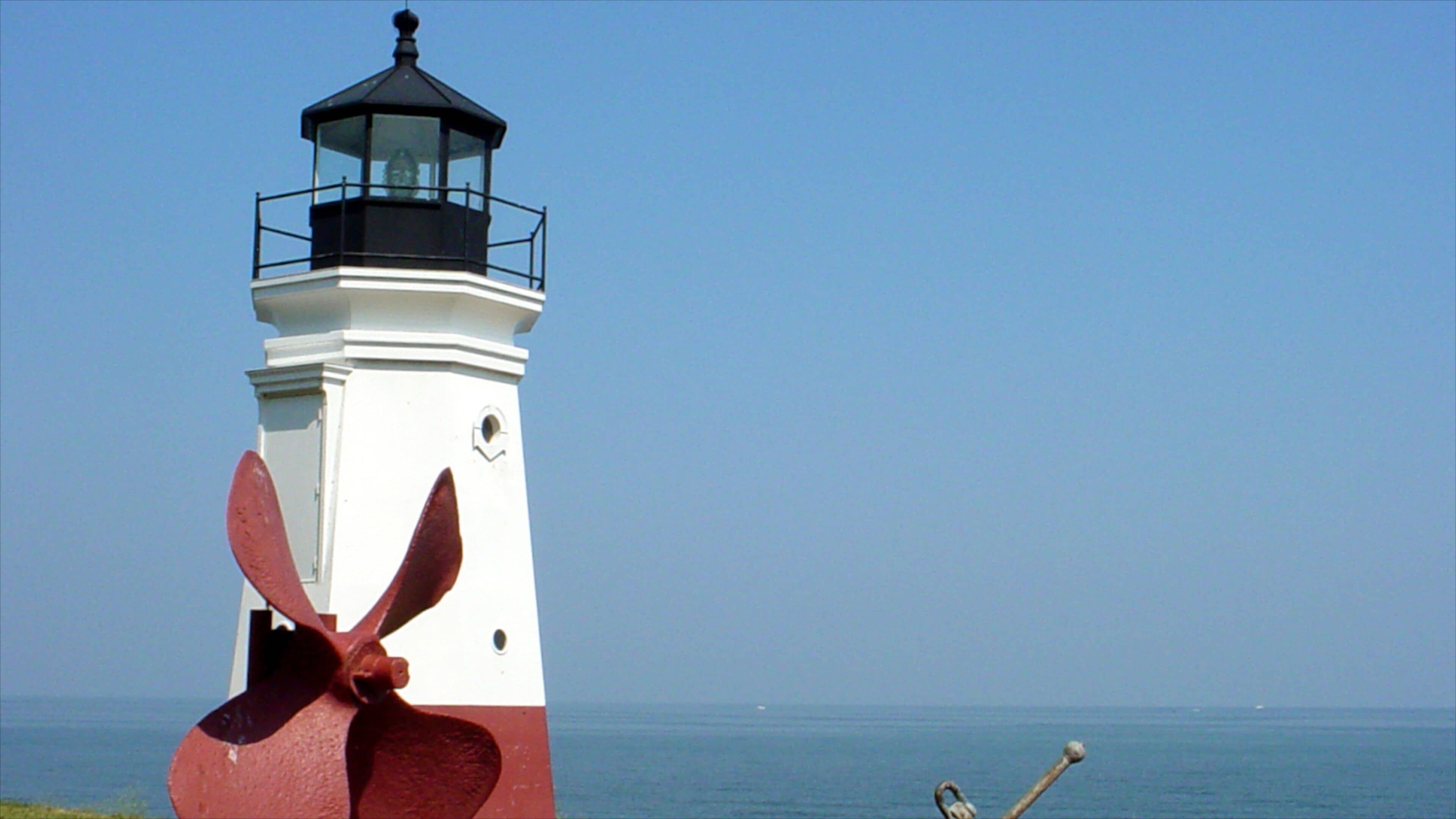 Sandusky mostrando vistas generales de la costa y un faro