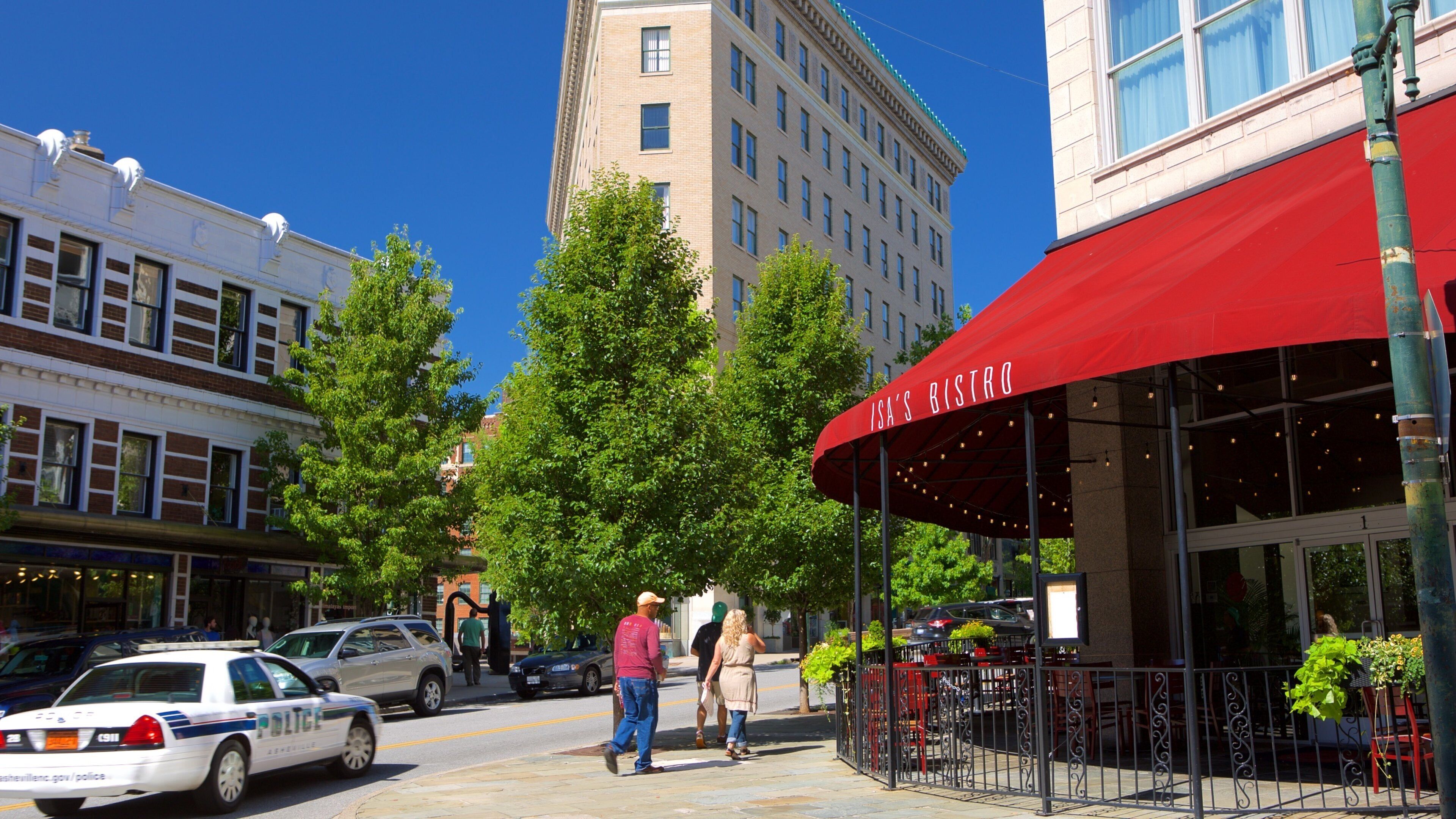 Asheville og byder på en by og gadeliv såvel som en lille gruppe mennesker