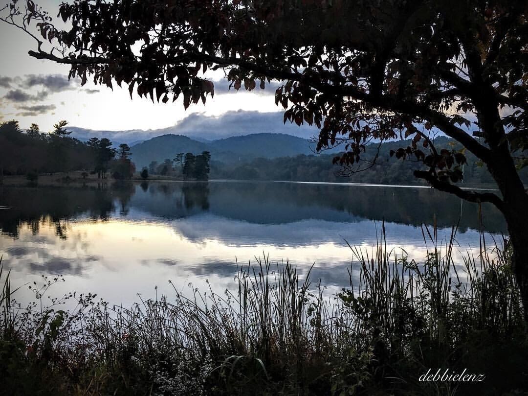 A perfect way to start your day, with a healthy jog or walk around this lake.