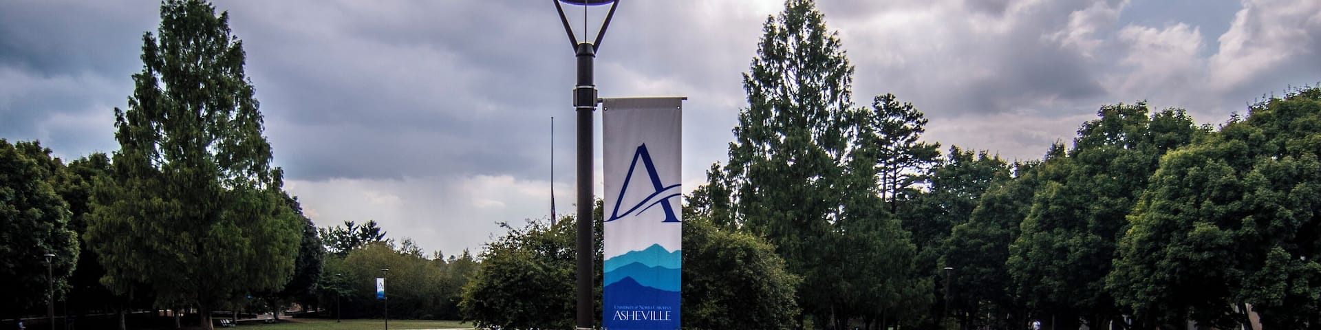 The quad at the University of North Carolina Asheville
#unca
#northcarolina
#school
#university
#gobulldogs
#asheville
#campus