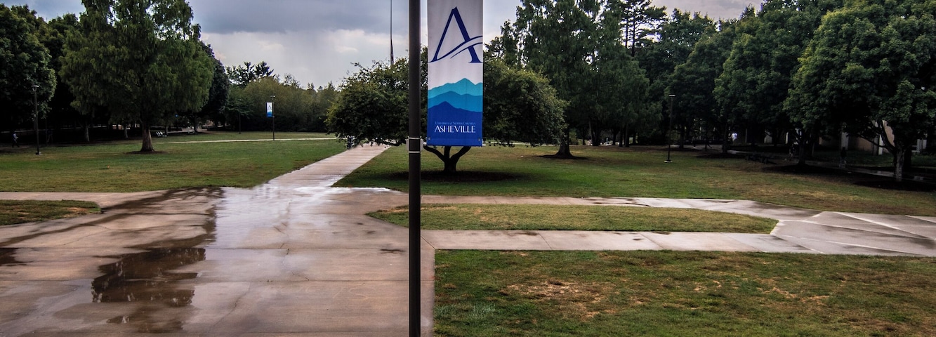 The quad at the University of North Carolina Asheville
#unca
#northcarolina
#school
#university
#gobulldogs
#asheville
#campus