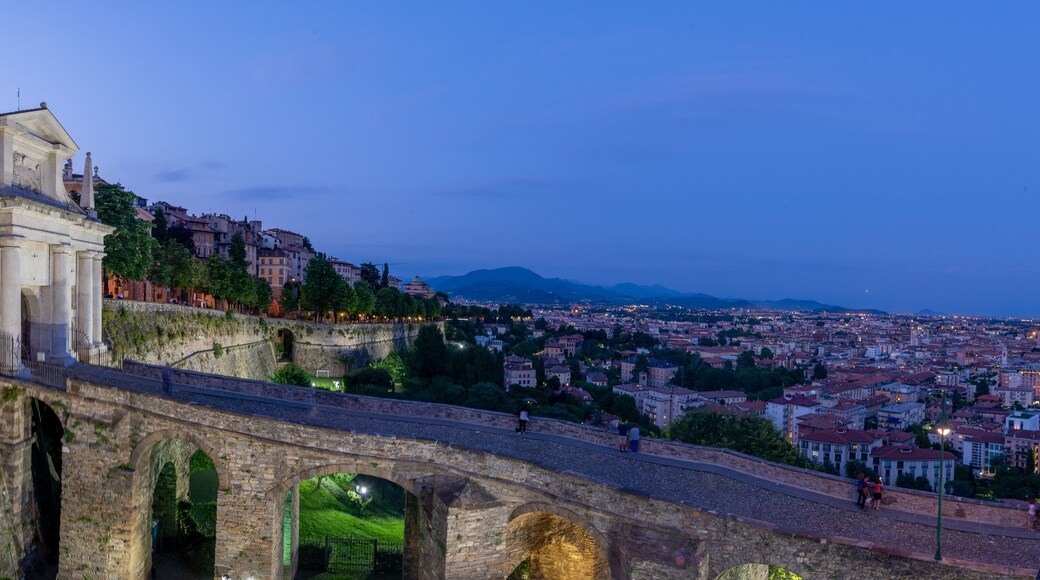 door of san giacomo bergamo
