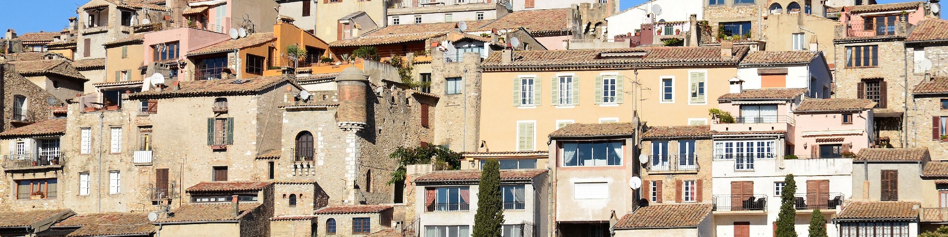 Haut-de-Cagnes, a picturesque village at the top of a hill, is the oldest district of Cagnes-sur-Mer in French Riviera. The painter Renoir in love with the light of the Mediterranean settled here.Haut
