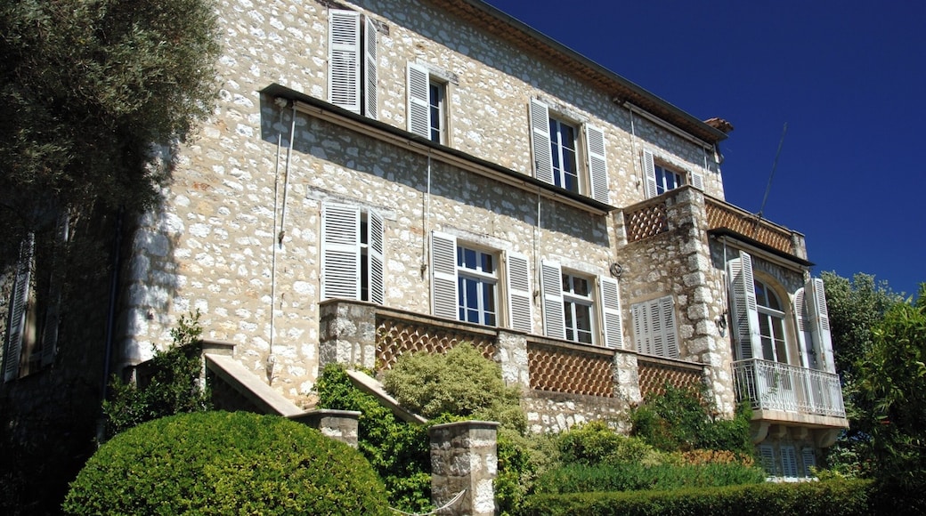 The Renoir Museum in Cagnes-sur-Mer, Cote d'Azur. In 1907 the Impressionist painter, Pierre Auguste Renoir, bought Les Collettes, a pretty pale stone farmhouse set in a garden of olive trees looking out over the sparkling blue of the Mediterranean Sea. Like others, he had fallen in love with the clear colors and the quality of light of the south of France.