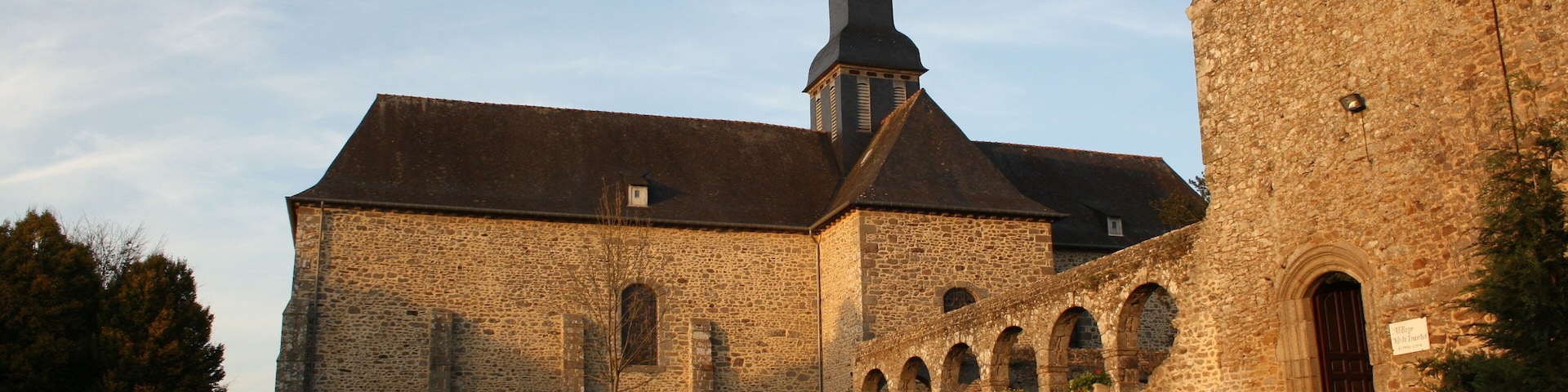 abbaye et cloître du Tronchet