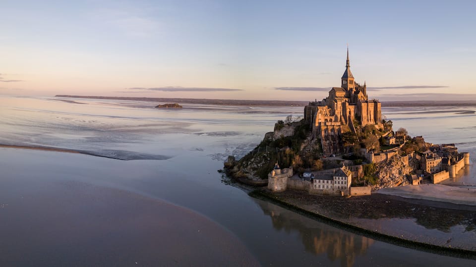 Le Mont-Saint-Michel Frankreich / Normandie zur Grenze der Bretagne.