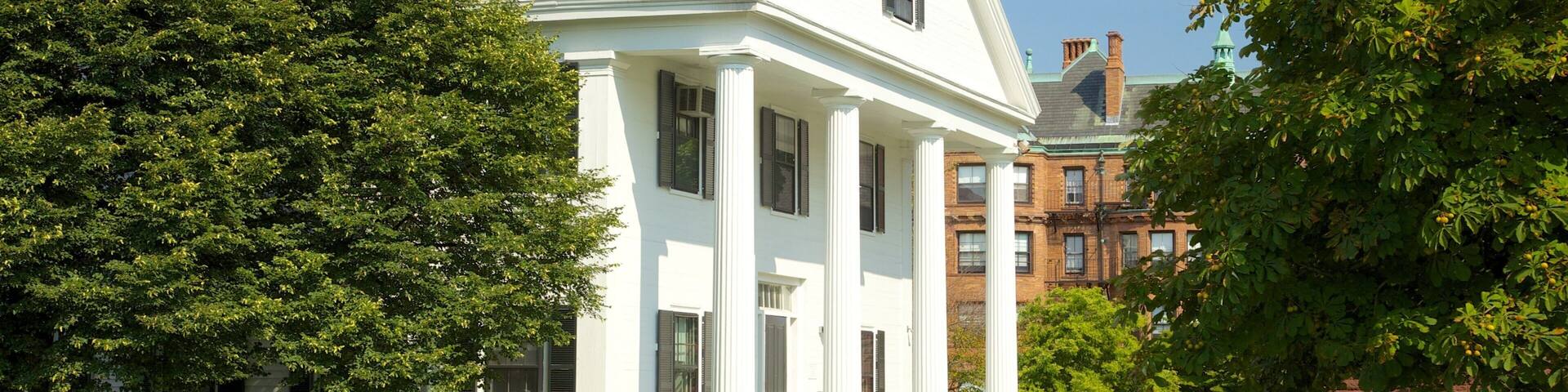 Harvard University showing heritage architecture and a city