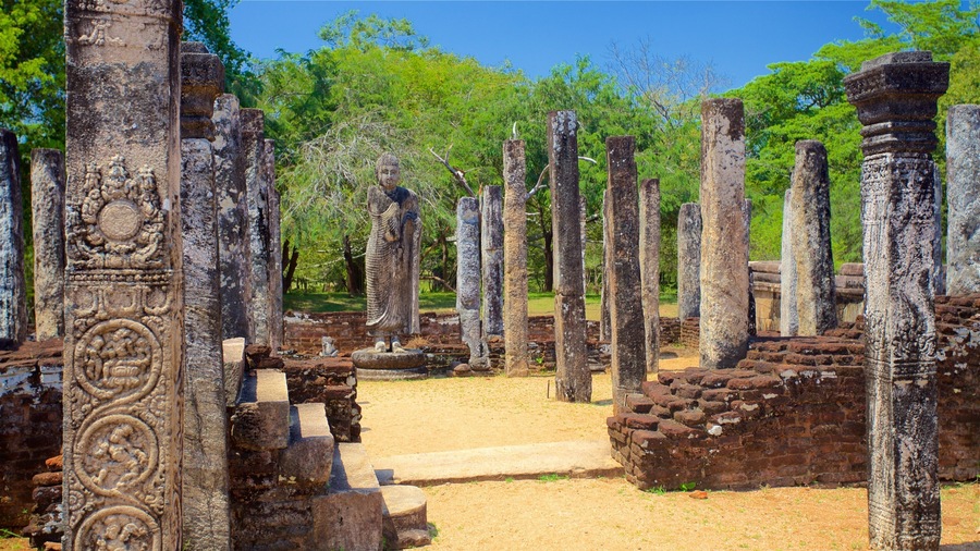 Polonnaruwa mostrando um cemitério e elementos de patrimônio