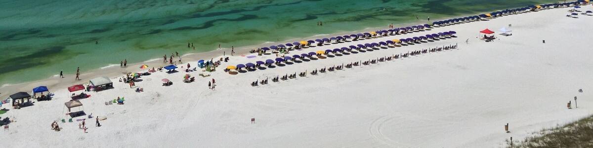 Beautiful green water around Destin. White sugar sands, but seaweed and lots of crowds.