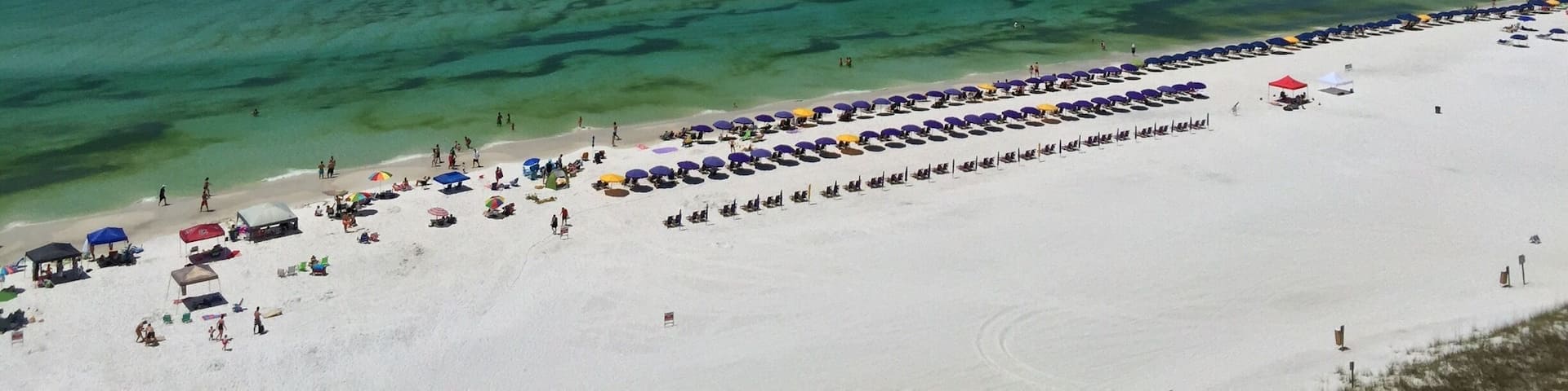 Beautiful green water around Destin. White sugar sands, but seaweed and lots of crowds.