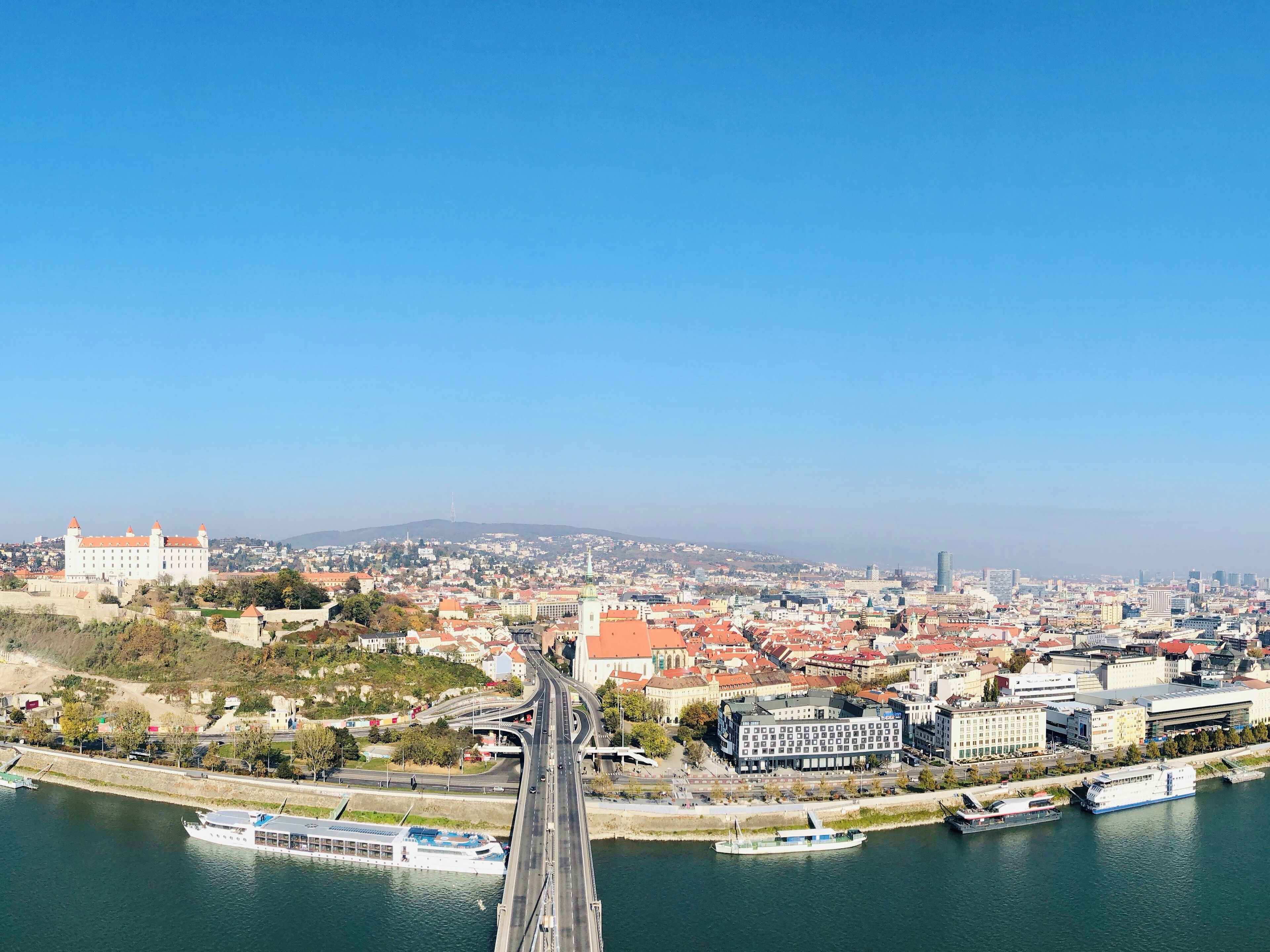The views of the city from the deck are wonderful! Don’t forget to stop off for a drink in the bar to spot your next destination! ❤️